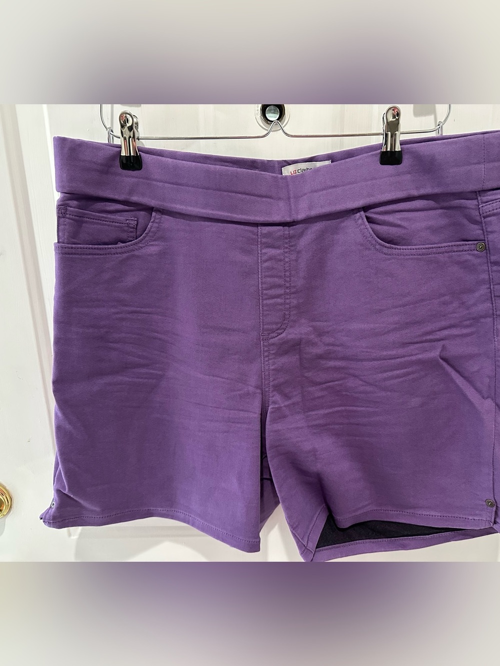 Purple Liz Claiborne Women's Stretch Everyday Shorts 18 Misses